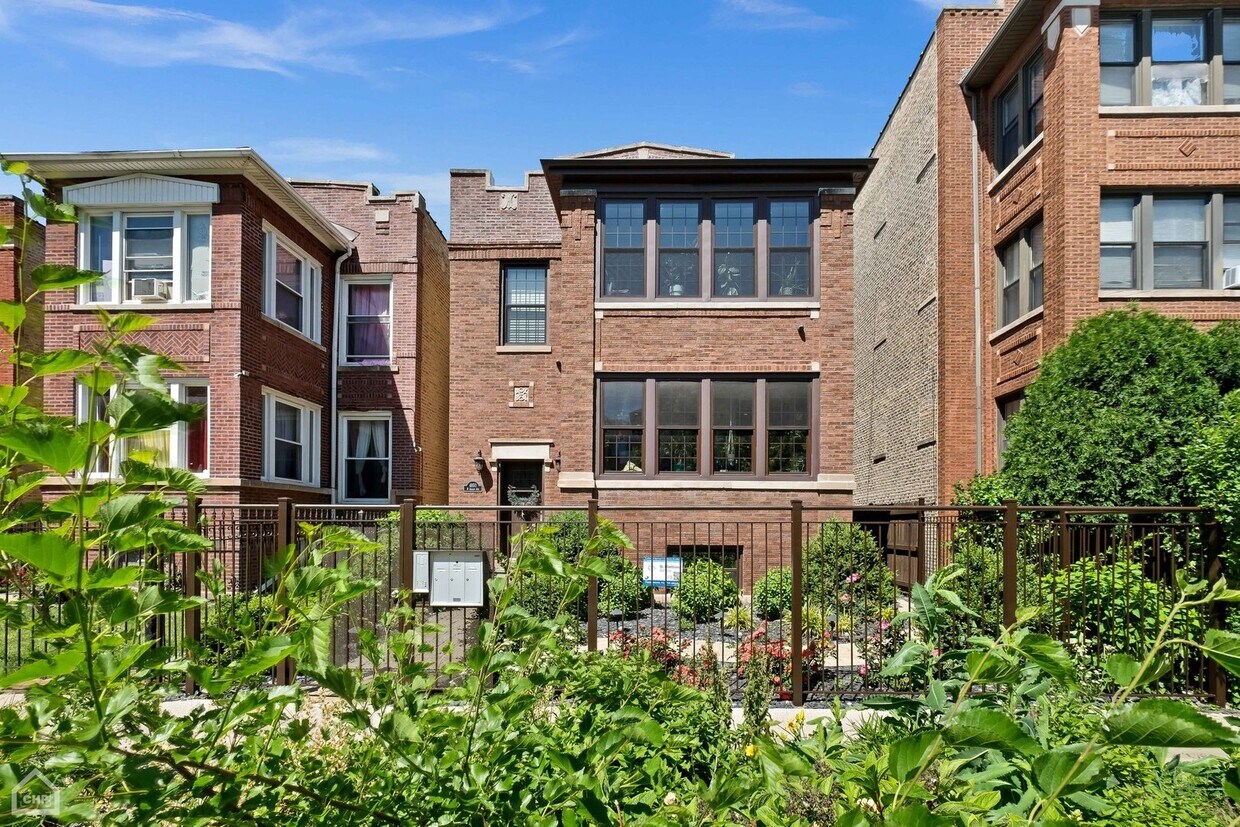 Primary Photo - 4850 N Albany Ave