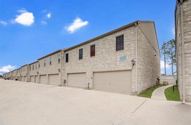 Foto del edificio - 3174 Holly Hall St