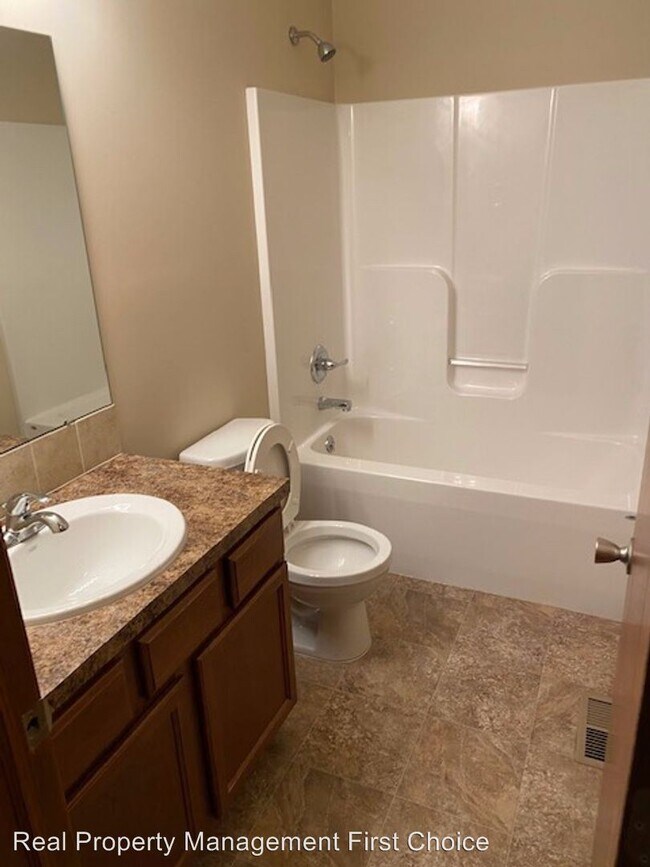 Building Photo - 4 br, 3 bath House - 5512 S DODGE COURT