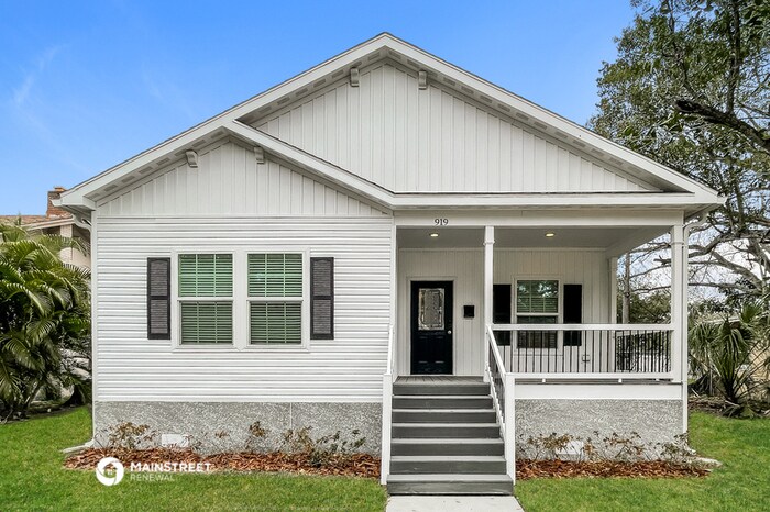 Foto principal - 919 19th Ave S