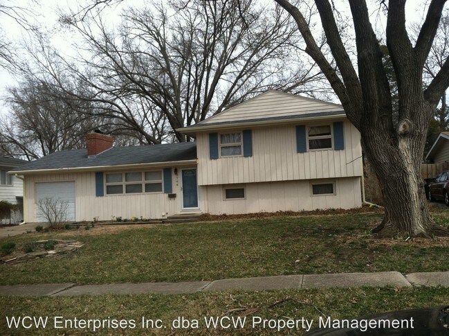 Building Photo - 2706 SW Burnett Rd