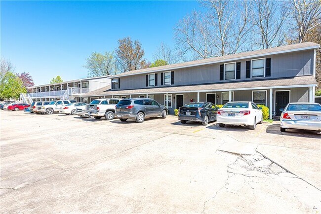 Building Photo - 2770 N Barcelona Ave