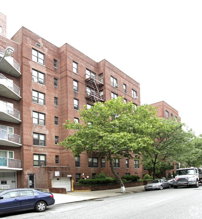 Ocean Ave, 1,122 ft² - 1122 Ocean Ave