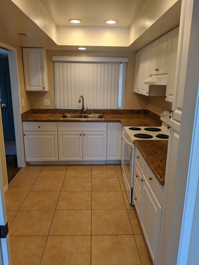 Building Photo - 600 Sheffield Ct