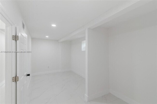 Foto del edificio - 6800 NW 5th Pl