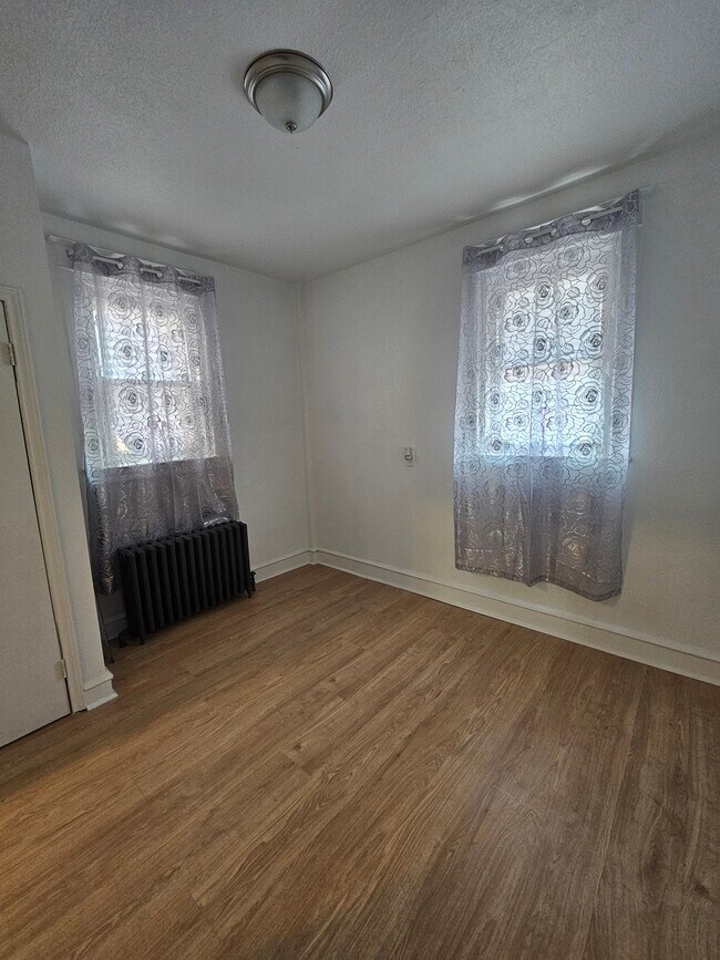 Foto del edificio - 1094 Alcott St