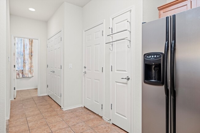 Foto del edificio - 2725 Hyde Park Dr