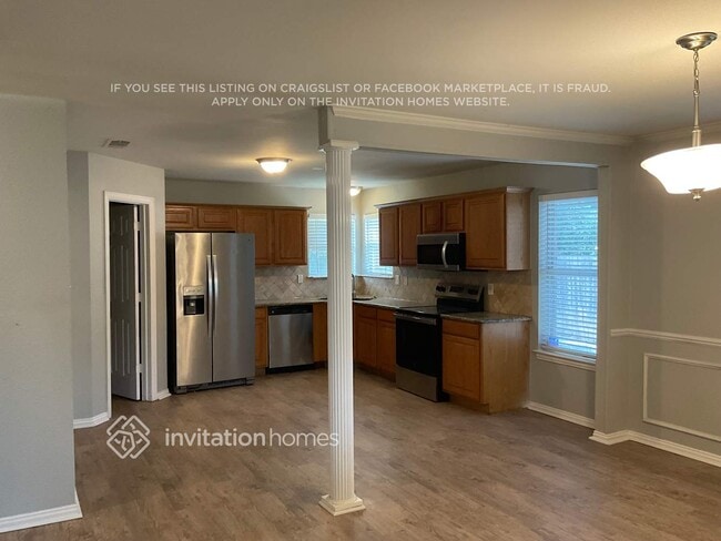 Building Photo - 823 Yellowstone Dr