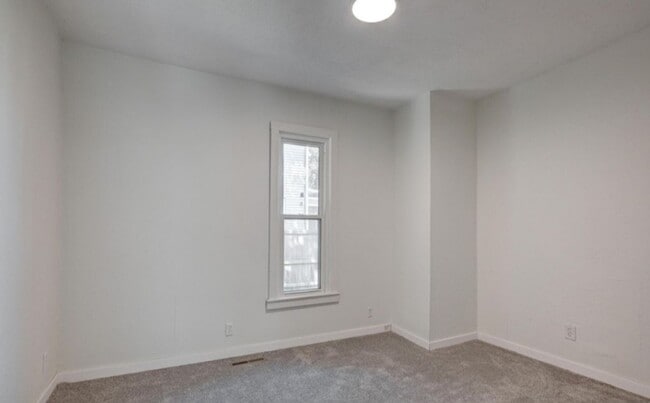 Building Photo - 912 Olive St