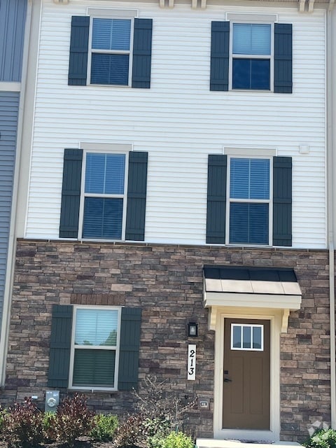 Building Photo - 213 Lyons Creek Dr