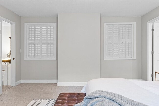 Foto del edificio - 4 bedroom 2.5 bath house with lawncare, internet and security system included