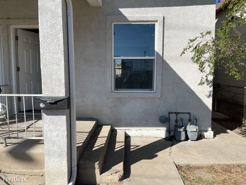 Primary Photo - 2 br, 1 bath Townhome - 609 W 8th St