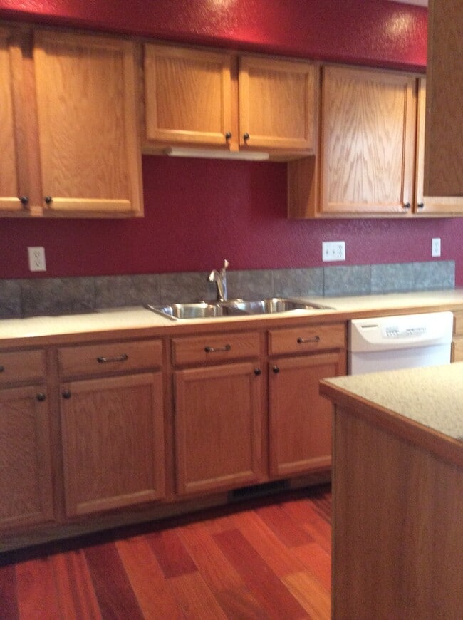 Building Photo - Beautiful Louisville Townhome on the Green...