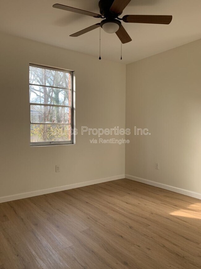 Building Photo - 927 Sherrod Ave