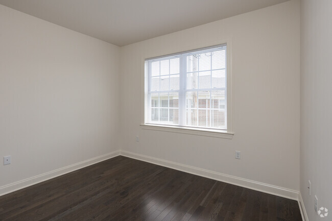 1BR, 1.5BA - 1046SF - Windsor Castle