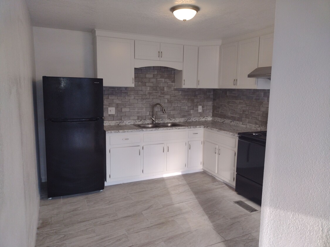 Primary Photo - 15 Strassbourg Rd