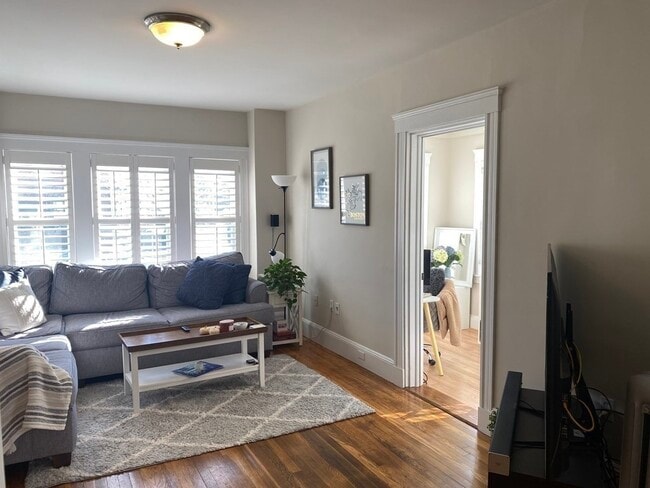 Building Photo - 633 High St