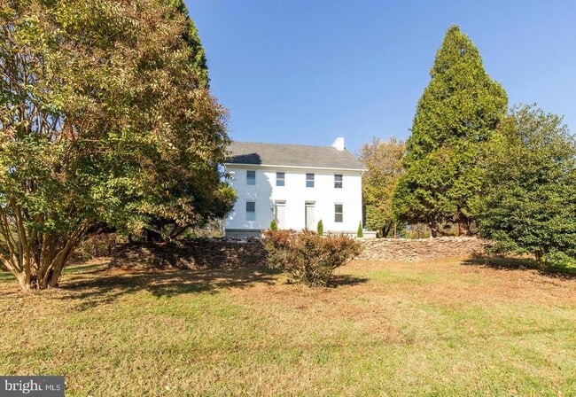 Building Photo - 211 Gale Ln
