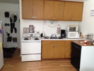 Building Photo - 869 W 5th St