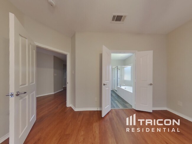 Foto del edificio - 3729 Summersville Ln