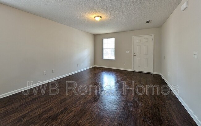 Foto del edificio - 8312 Free Ave