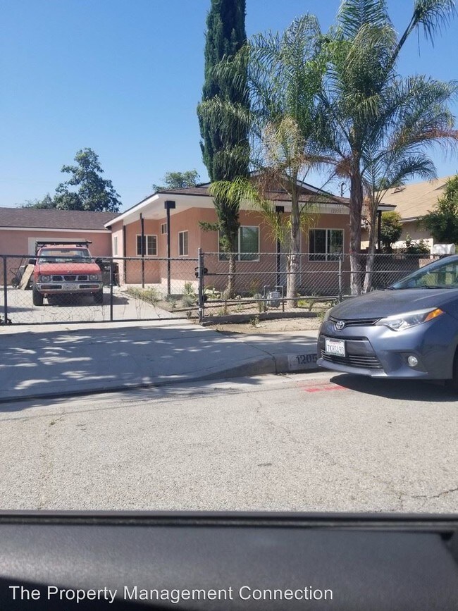Foto del edificio - 4 br, 2 bath House - 12050 E 162nd Street