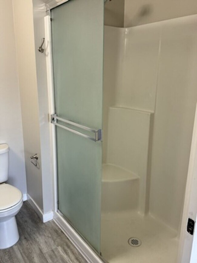 Foto del edificio - Whether you just want the extra room or need it for your family, our townhomes are calling!!