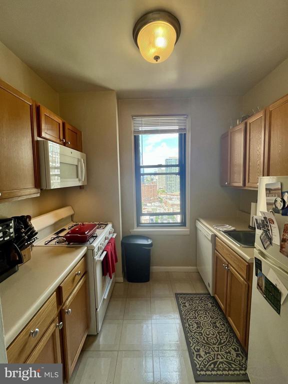Primary Photo - 135 S 19th St