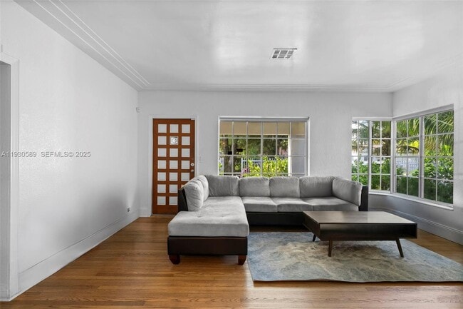 Building Photo - 555 NE 73rd St