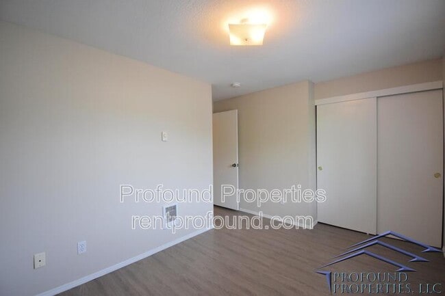 Foto del edificio - 1448 NE Thomas Ct