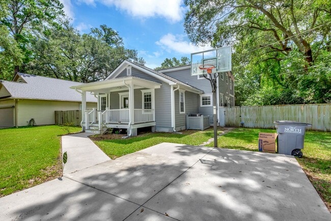 Building Photo - Spacious Home! 5 BR and 3 Baths in Charleston