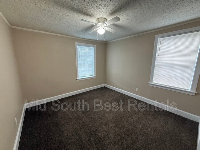 Building Photo - 989 Semmes St