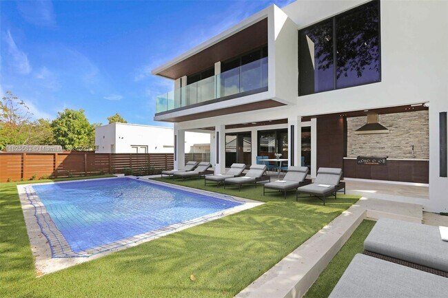 Foto del edificio - 330 SW 19th Rd