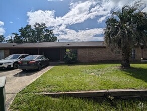 Building Photo - 979 Live Oak Dr