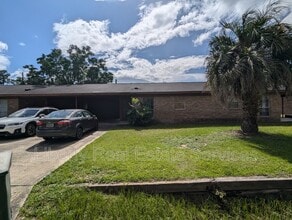Building Photo - 979 Live Oak Dr