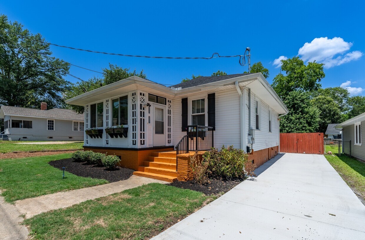 Foto principal - 114 E Parker Rd