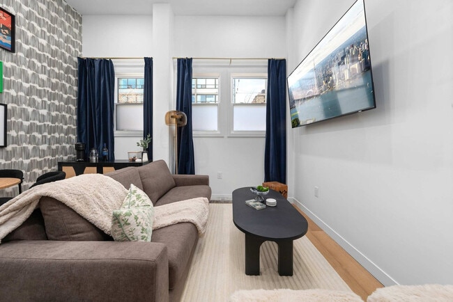 Building Photo - 168 McCaul St