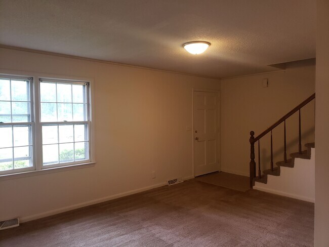 Building Photo - 5521 Old Buncombe Rd