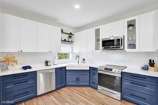 Building Photo - 4 br, 2 bath House - 2622 NE 27th Ave