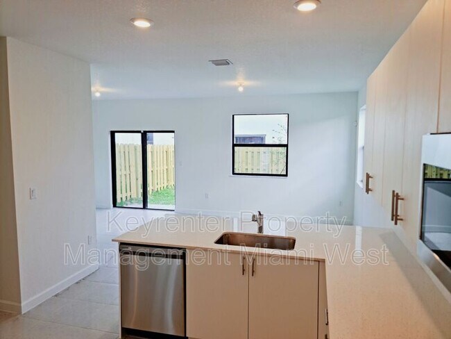 Building Photo - 28591 SW 134th Ave