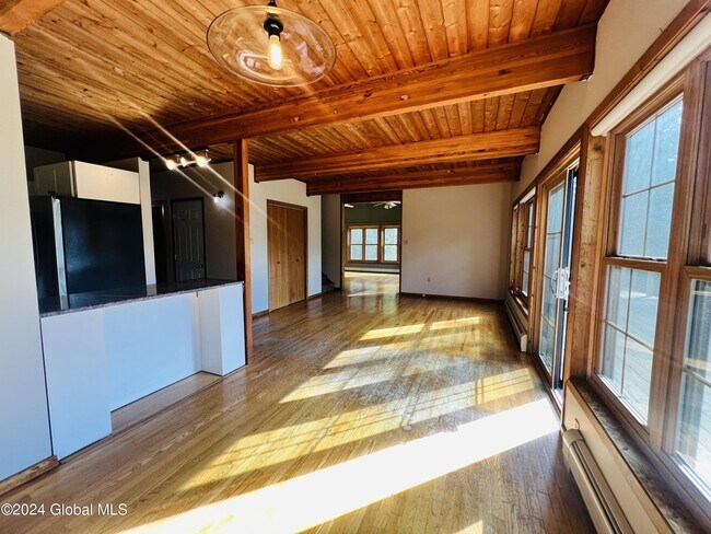 Foto del edificio - 324 Plank Rd