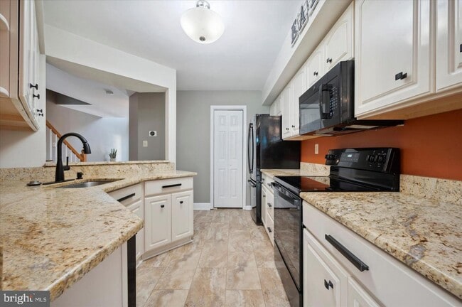 Building Photo - 802 Coventry Pointe Ln