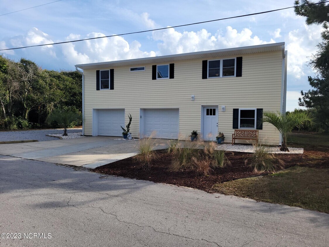 Foto principal - 5703 Beach View Ln