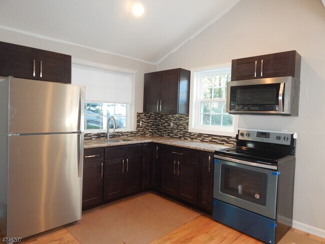 Building Photo - 56 Leo Ave