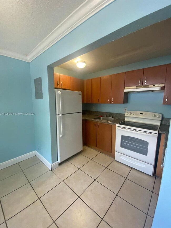 Building Photo - 4732 SW 33rd Ave