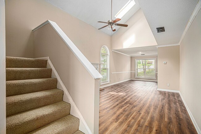 Foto del edificio - 3 bdrm  2.5 bath in Stone Mountain