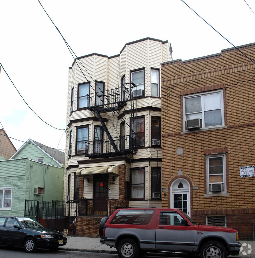 Primary Photo - 904 Bergenline Ave