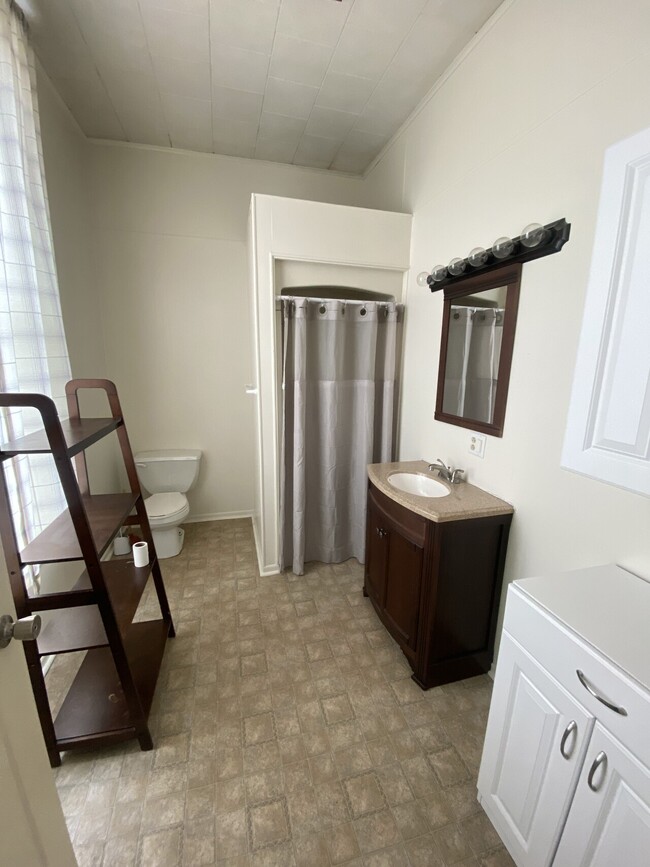 Foto del edificio - 114 N Main - 6 Unit - Gibsonburg