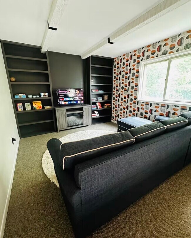 Foto del edificio - 4504 N Lakeshore Dr