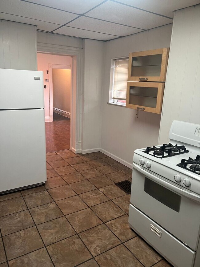 Foto del edificio - 4 bedroom house 2 bathrooms